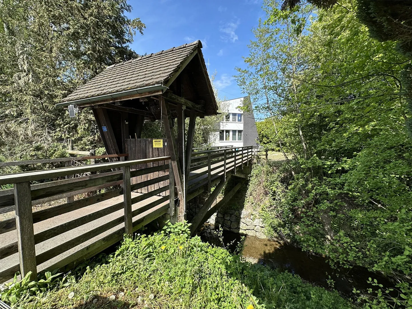 Une maison dans le vert, beaucoup de vie privée dans un emplacement central - Photo 17 sur 18
