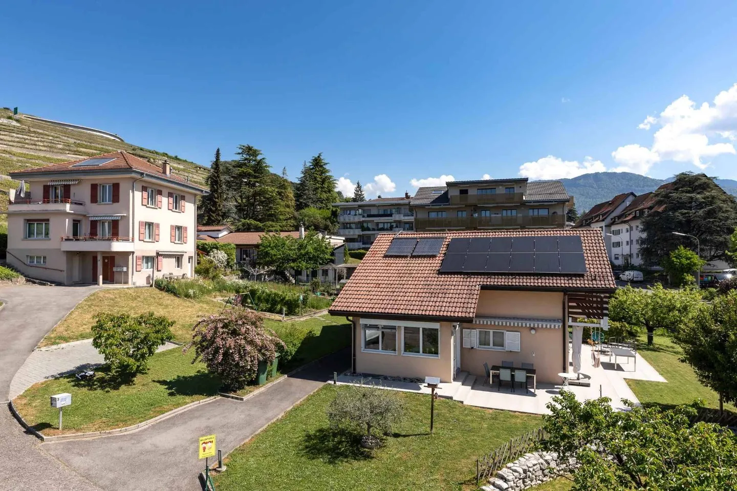 Near Vevey: bright 4.5-room apartment with separate office - Photo 9 of 10
