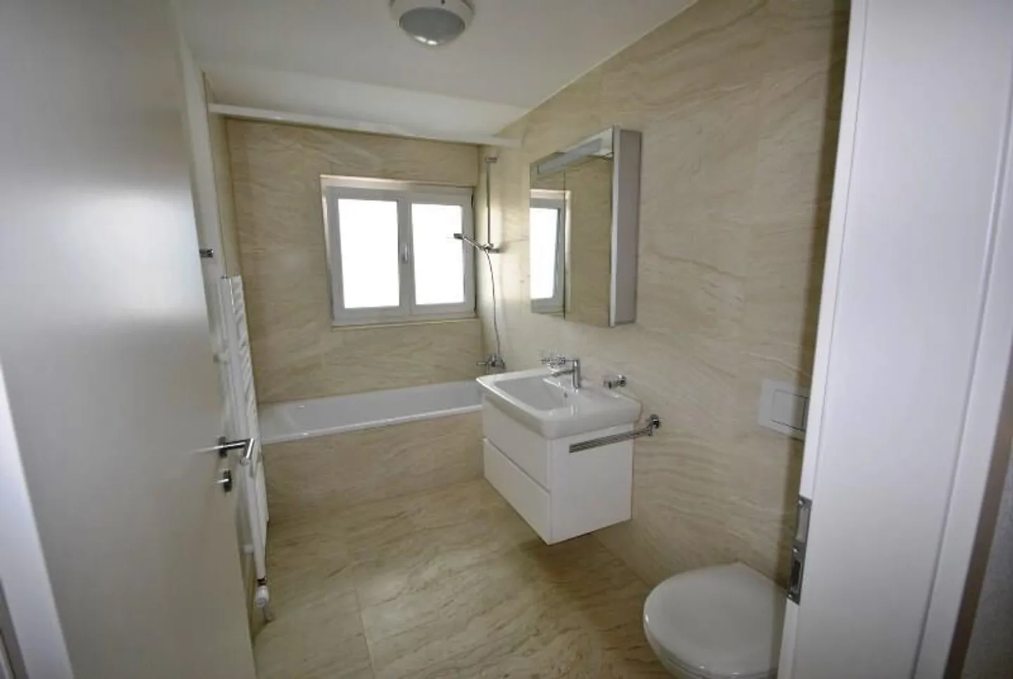 Emplacement résidentiel central, près de l'aéroport de Zurich - Photo 3 sur 7