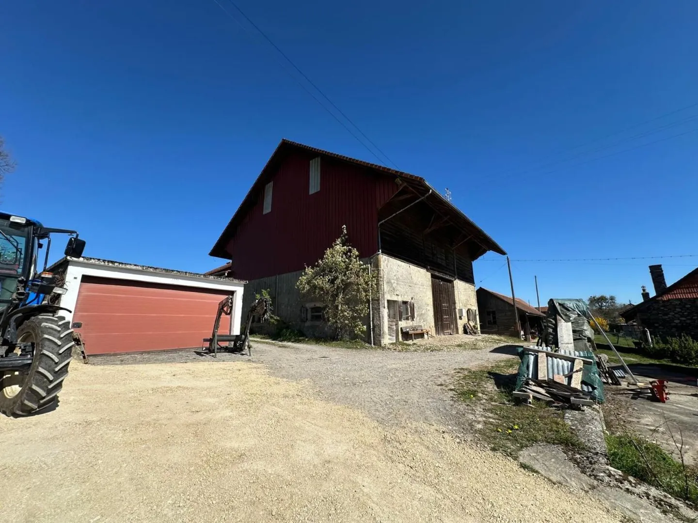 LAND WITH LARGE RURAL & COVERED TO BE TRANSFORMED INTO HOUSING OR THE GROUND FLOOR FOR AN ACTIVITY AND YOUR HOUSING ON THE UPPER FLOOR, OR SEVERAL FAMILIES? - Photo 4 of 13
