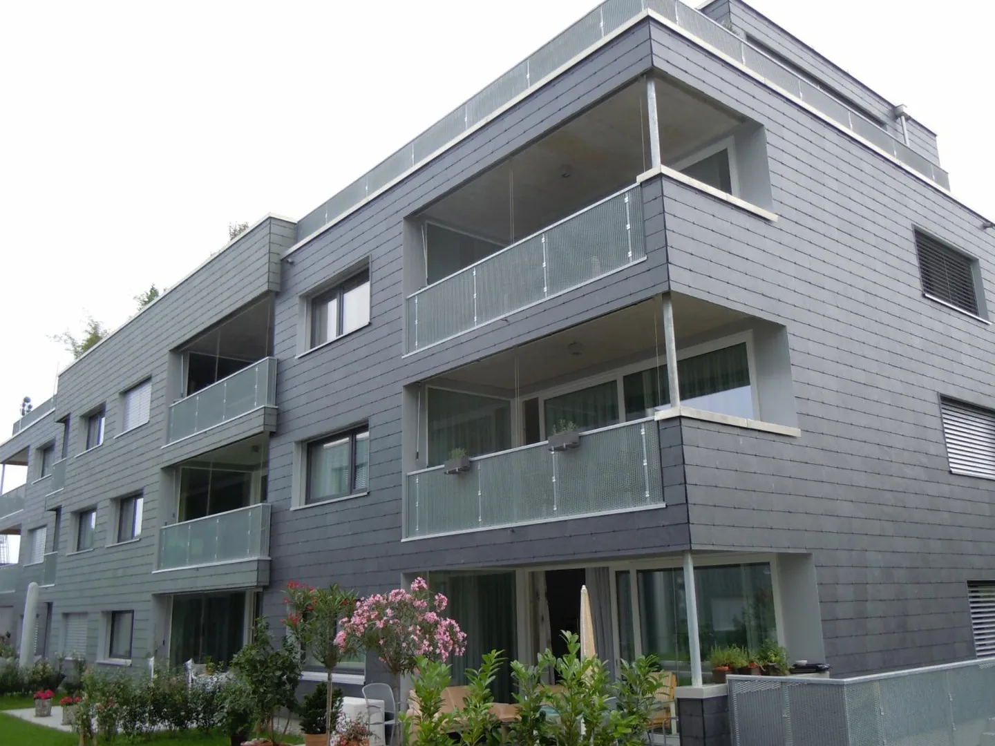 Spazioso attico direttamente sul lago! - Foto 1 di 6