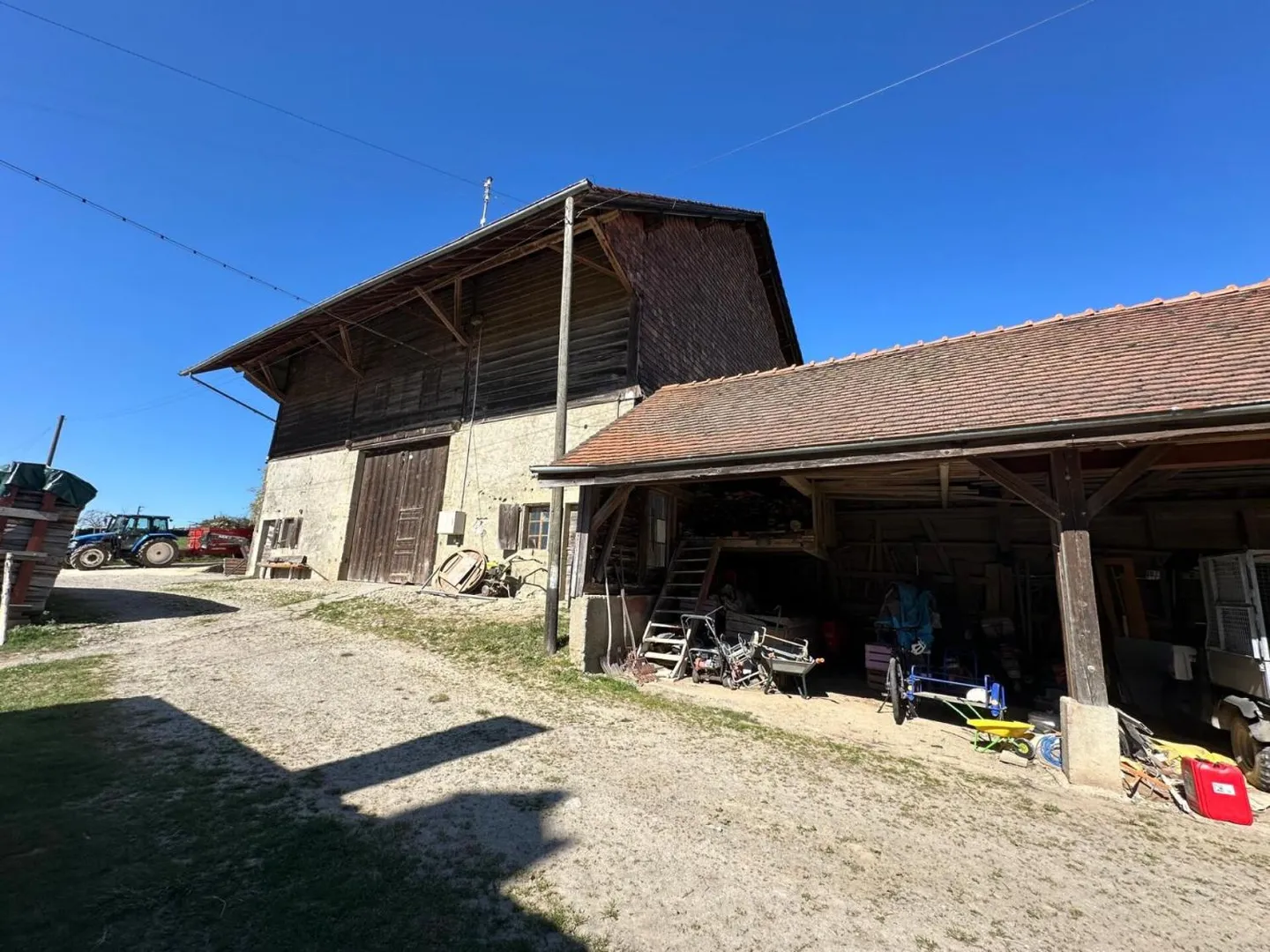 LAND WITH LARGE RURAL & COVERED TO BE TRANSFORMED INTO HOUSING OR THE GROUND FLOOR FOR AN ACTIVITY AND YOUR HOUSING ON THE UPPER FLOOR, OR SEVERAL FAMILIES? - Photo 7 of 13