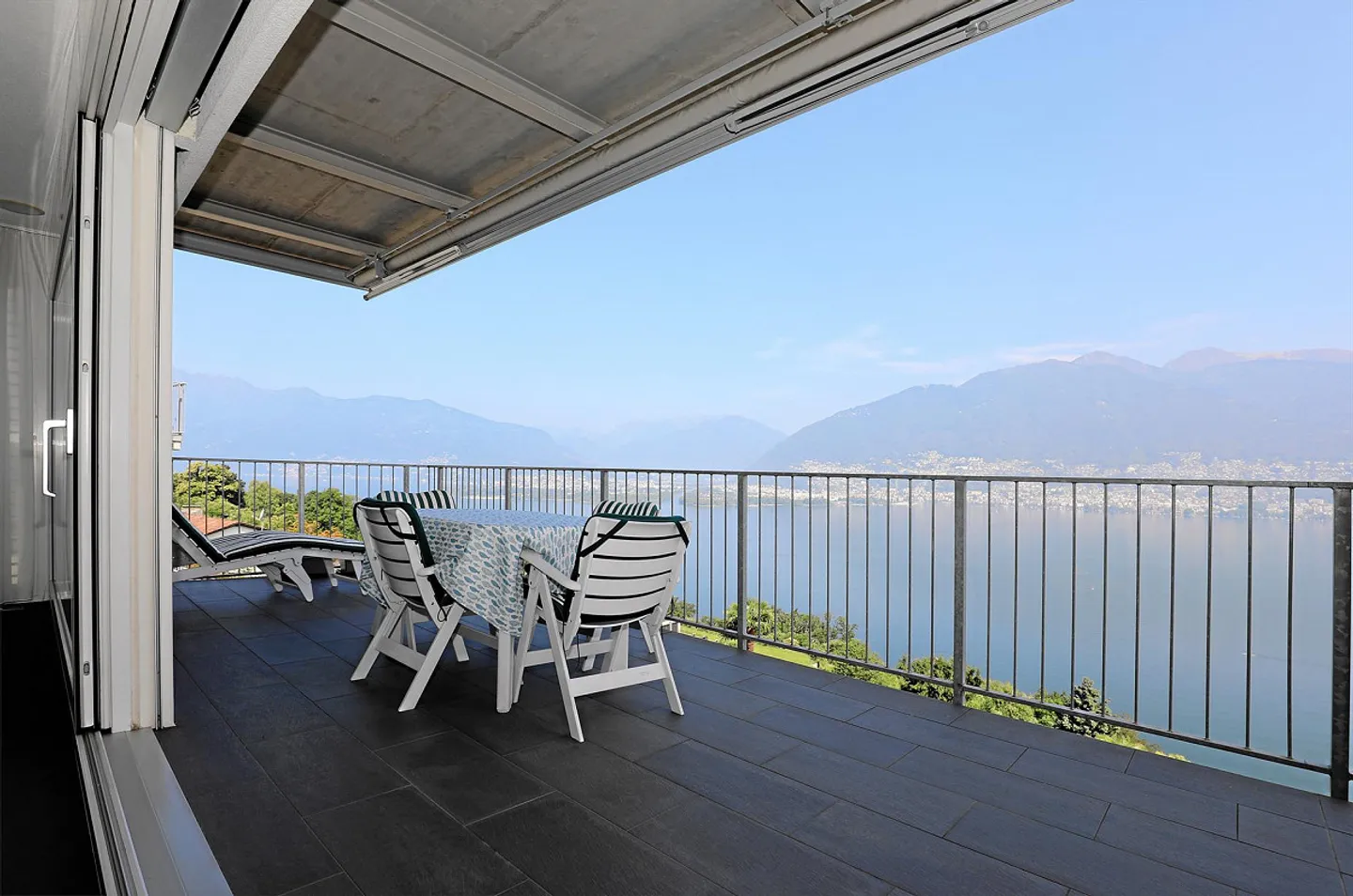 Condominio con vista magnifica sul Lago Maggiore a Vira Gambarogno - Foto 2 di 19