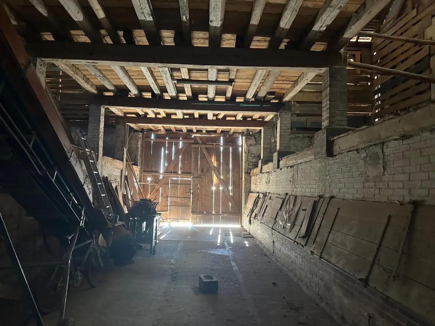 LAND WITH LARGE RURAL & COVERED TO BE TRANSFORMED INTO HOUSING OR THE GROUND FLOOR FOR AN ACTIVITY AND YOUR HOUSING ON THE UPPER FLOOR, OR SEVERAL FAMILIES? - Photo 12 of 13