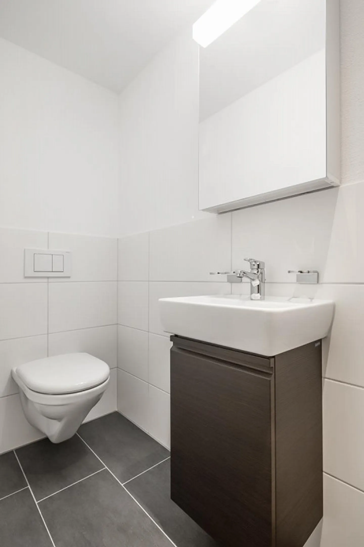 Moderne Wohnung mit verglastem Balkon - Foto 6 von 13