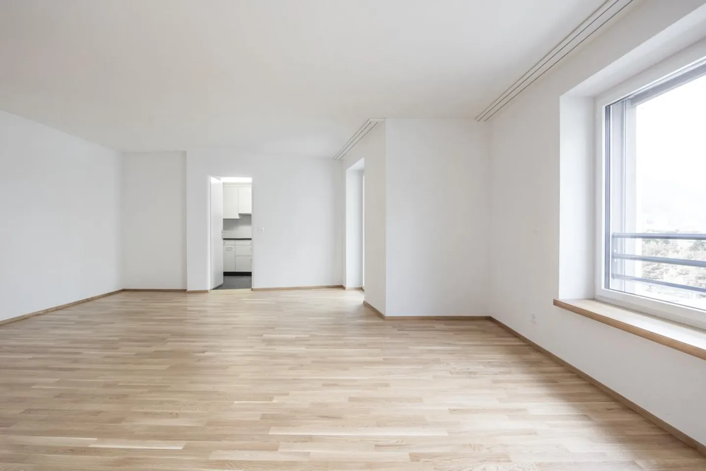 Moderne Wohnung mit verglastem Balkon - Foto 8 von 13