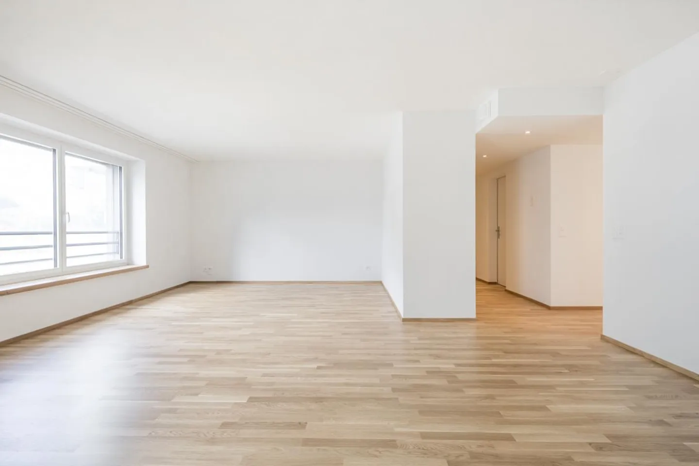Moderne Wohnung mit verglastem Balkon - Foto 9 von 13