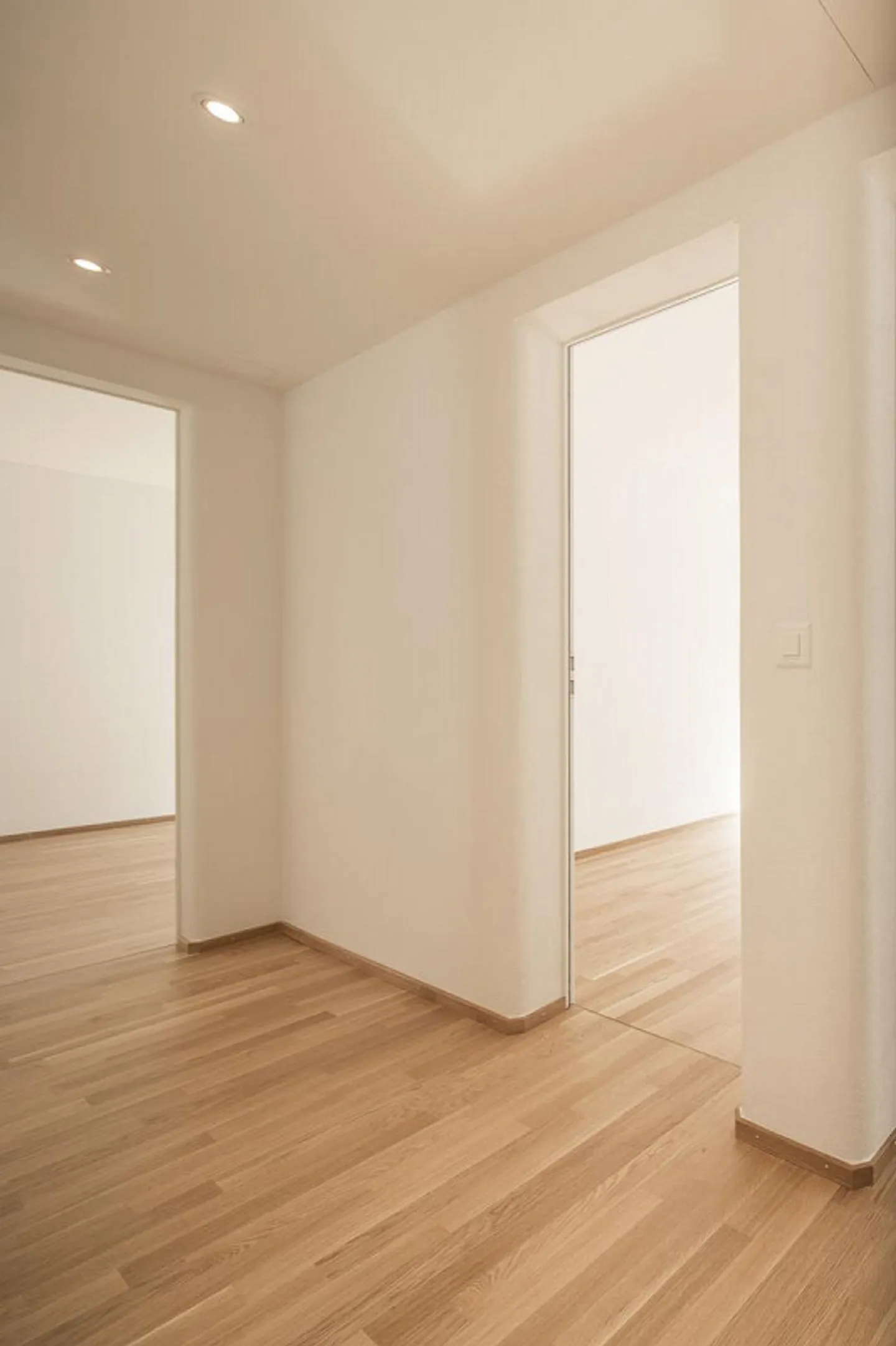 Moderne Wohnung mit verglastem Balkon - Foto 11 von 13