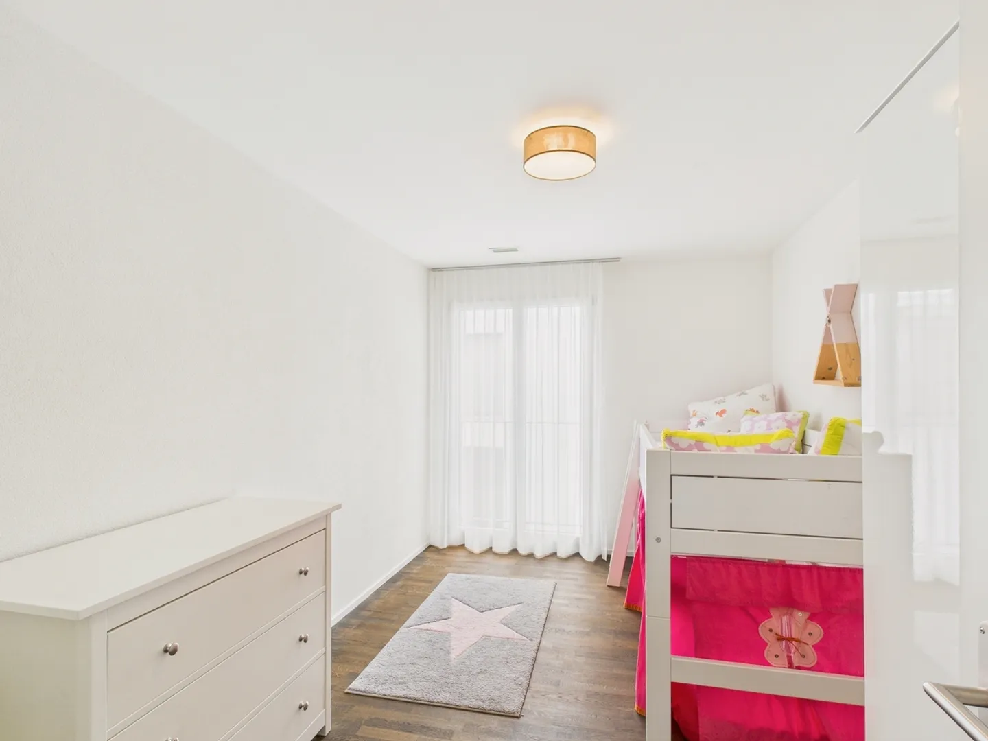 Ampio appartamento di 5,5 locali con terrazza a Ebmatingen, Canton Zurigo - Foto 6 di 13