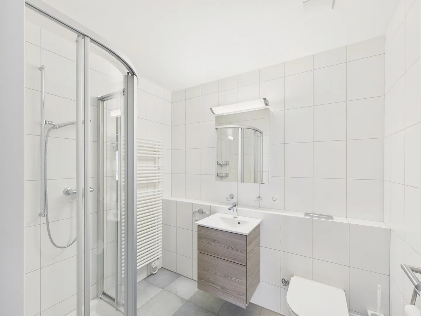 Ampio appartamento di 5,5 locali con terrazza a Ebmatingen, Canton Zurigo - Foto 9 di 13