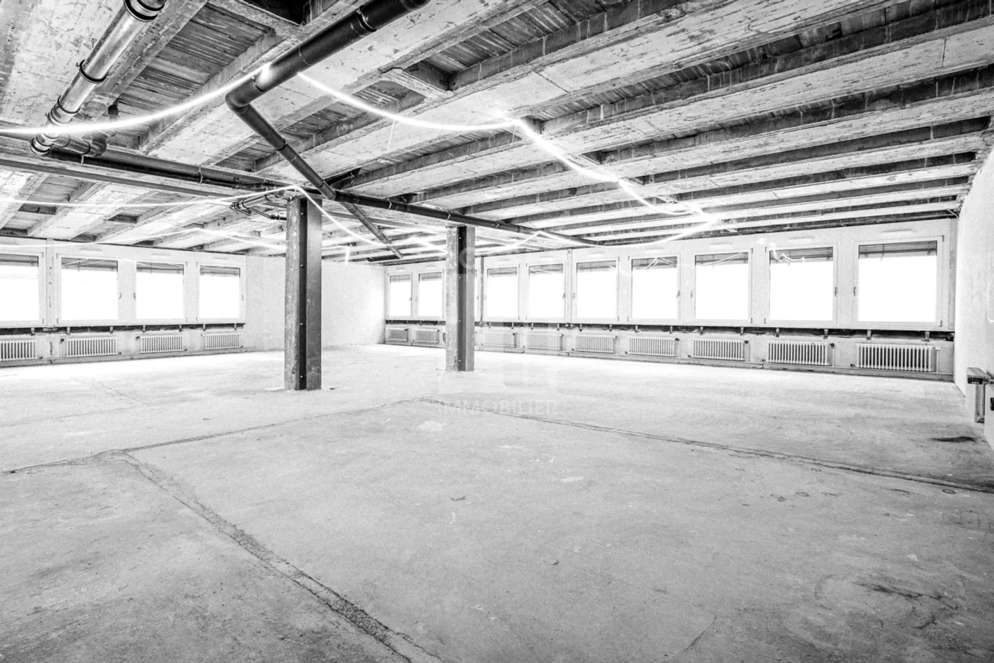 Bureaux d'env. 241 m² au 5ème étage - Photo 2 sur 6