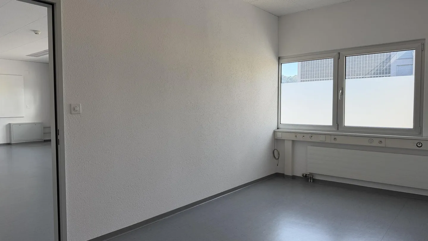 Office 60m2 with 2 separate rooms - Photo 5 of 7