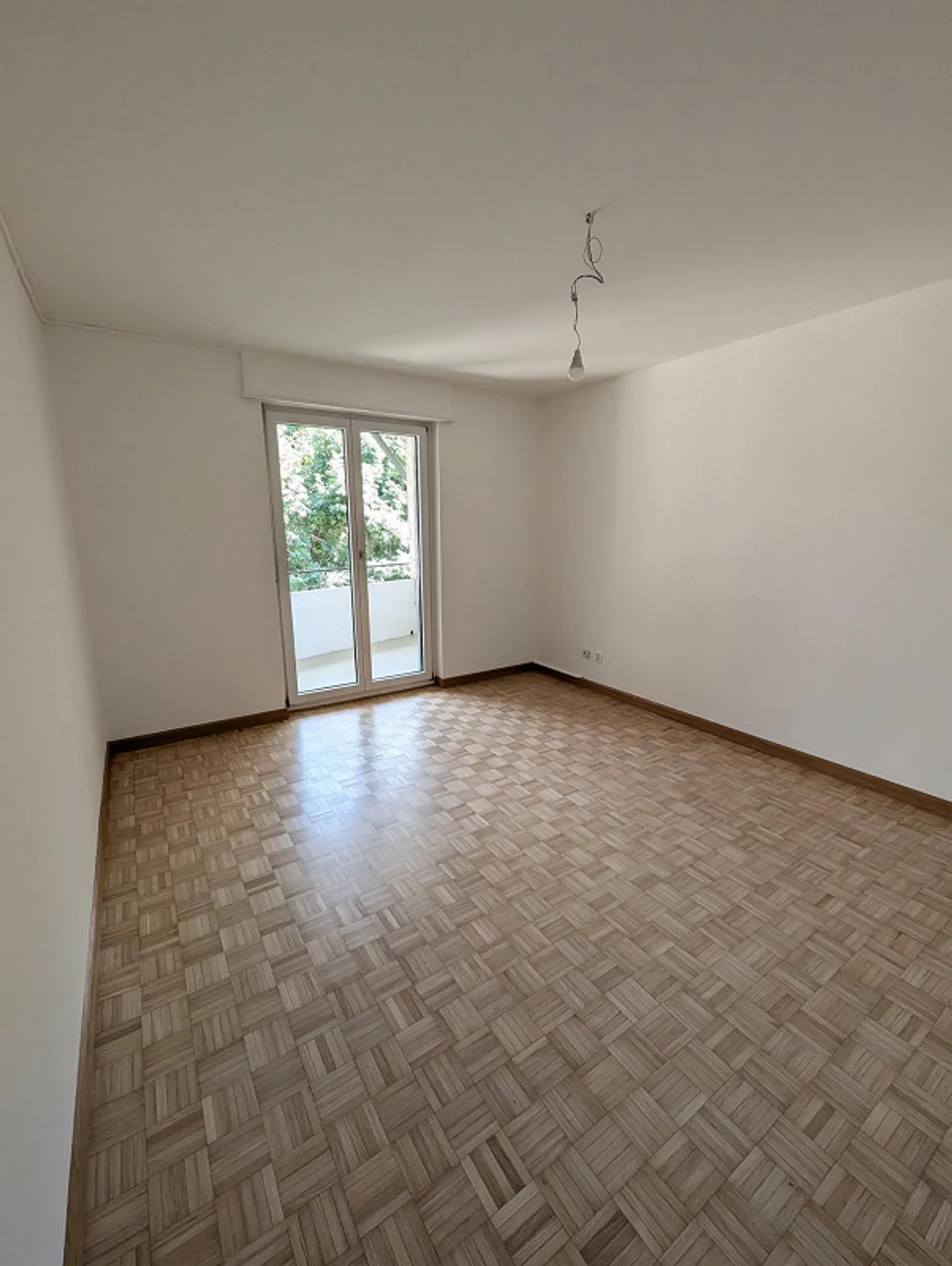 Bright 4-room apartment near Kannenfeldpark and Westfeld district - Photo 7 of 14