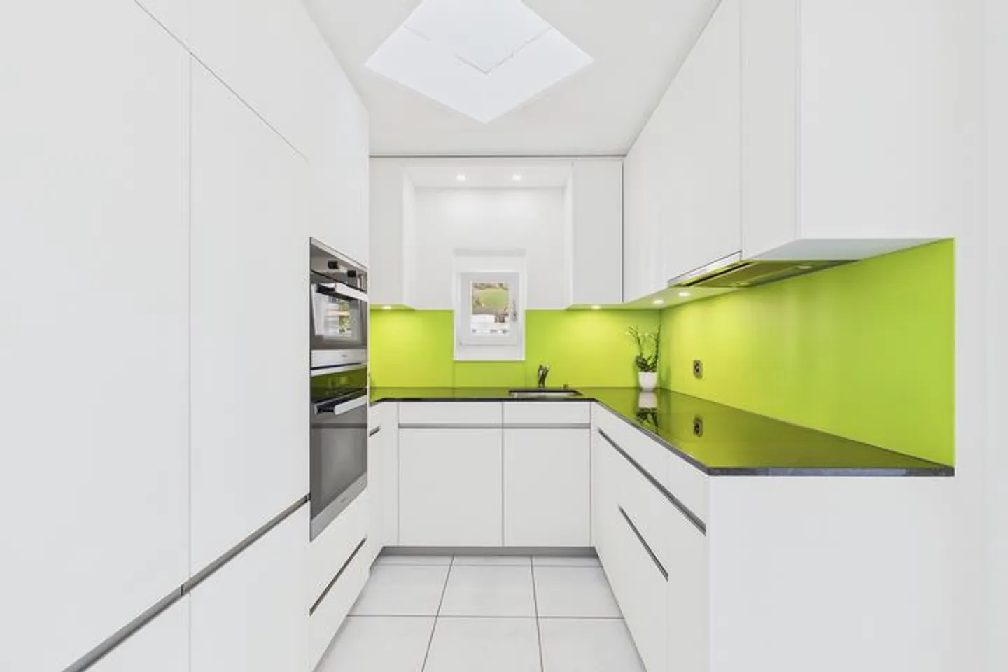 Living Comfort on Two Levels: Terrace Penthouse with Beautiful Views - Photo 3 of 5