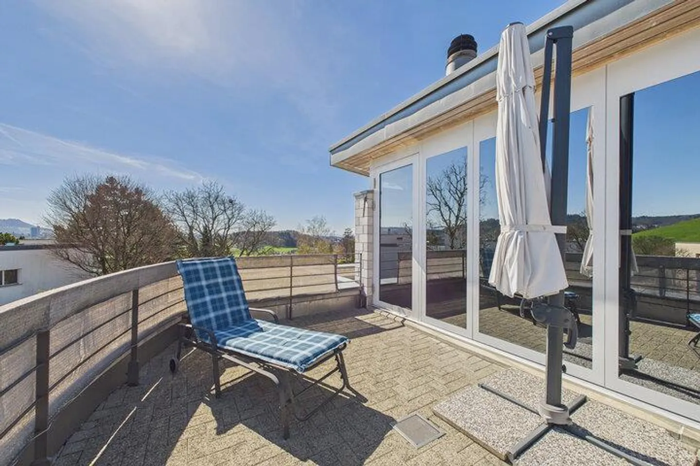 Living Comfort on Two Levels: Terrace Penthouse with Beautiful Views - Photo 5 of 5