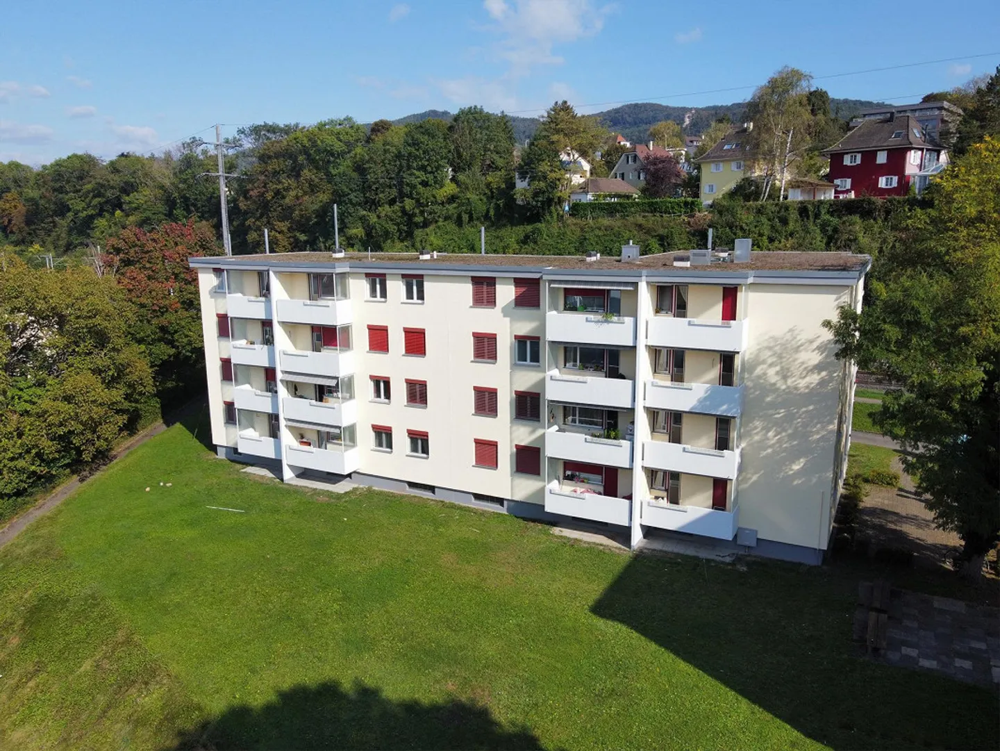 Appartement 3 pièces avec cuisine moderne et rénovée à Arlesheim - Photo 1 sur 9