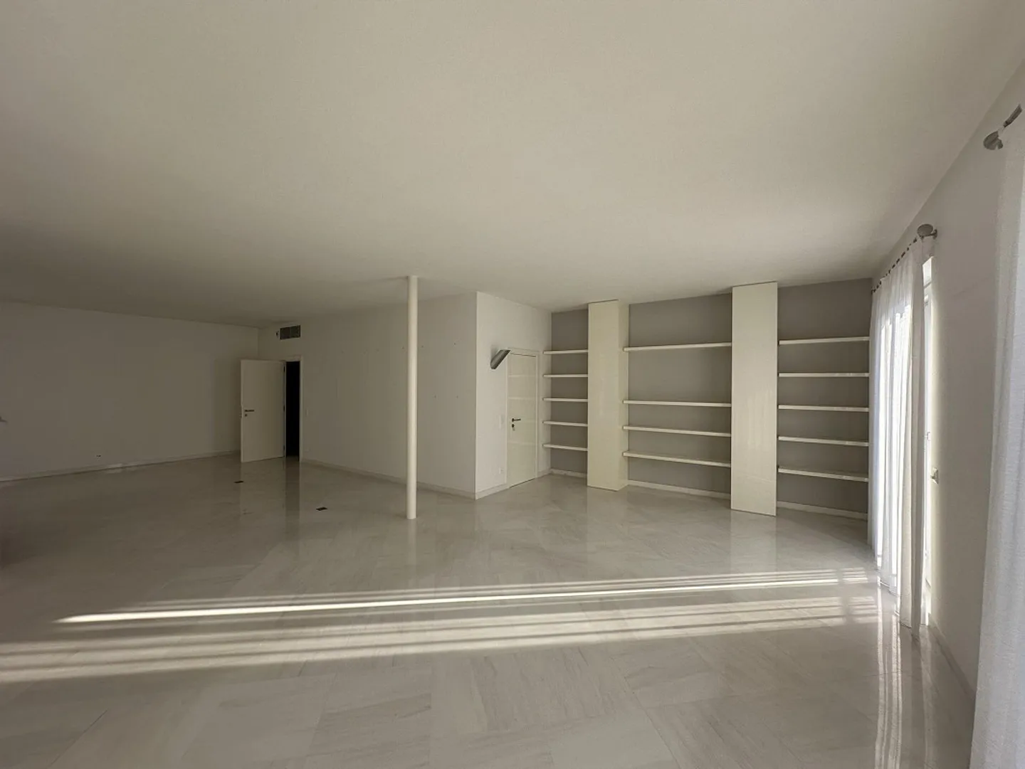 Elegant Apartment for Rent in the City - Photo 3 of 9