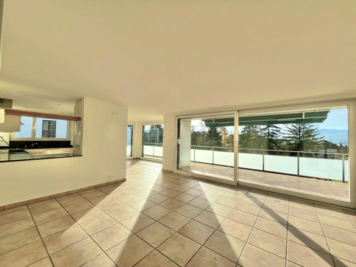 Appartement de 4.5 pièces: vivre dans un environnement soigné et calme, proche de la nature et du centre... - Photo 4 sur 13