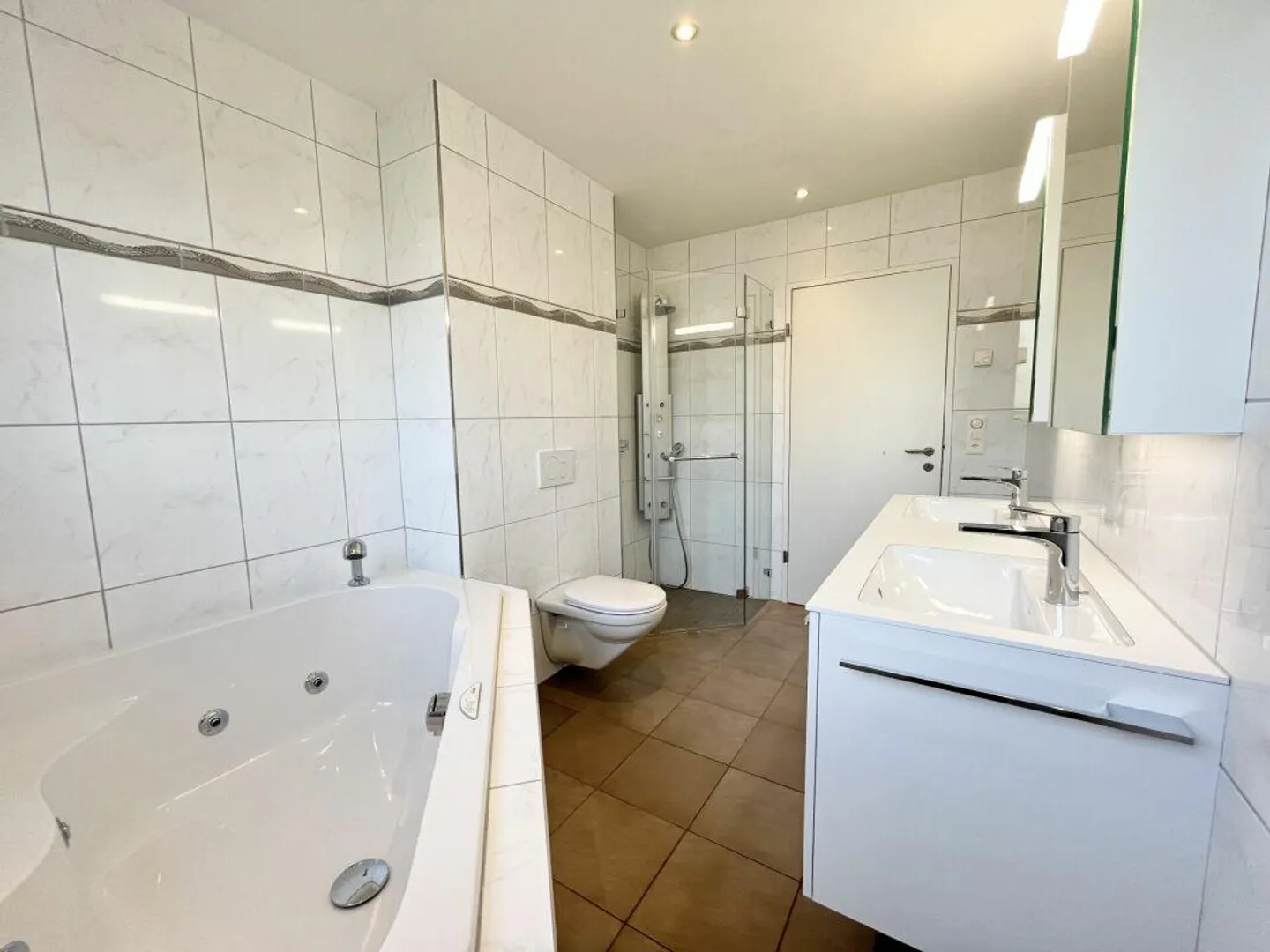 Appartement de 4.5 pièces: vivre dans un environnement soigné et calme, proche de la nature et du centre... - Photo 8 sur 13