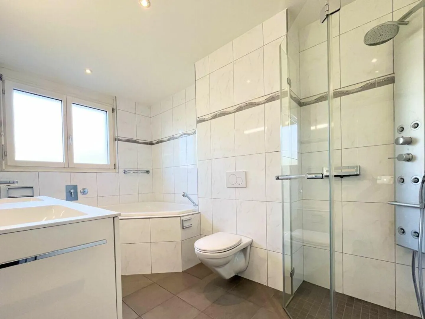 Appartement de 4.5 pièces: vivre dans un environnement soigné et calme, proche de la nature et du centre... - Photo 9 sur 13