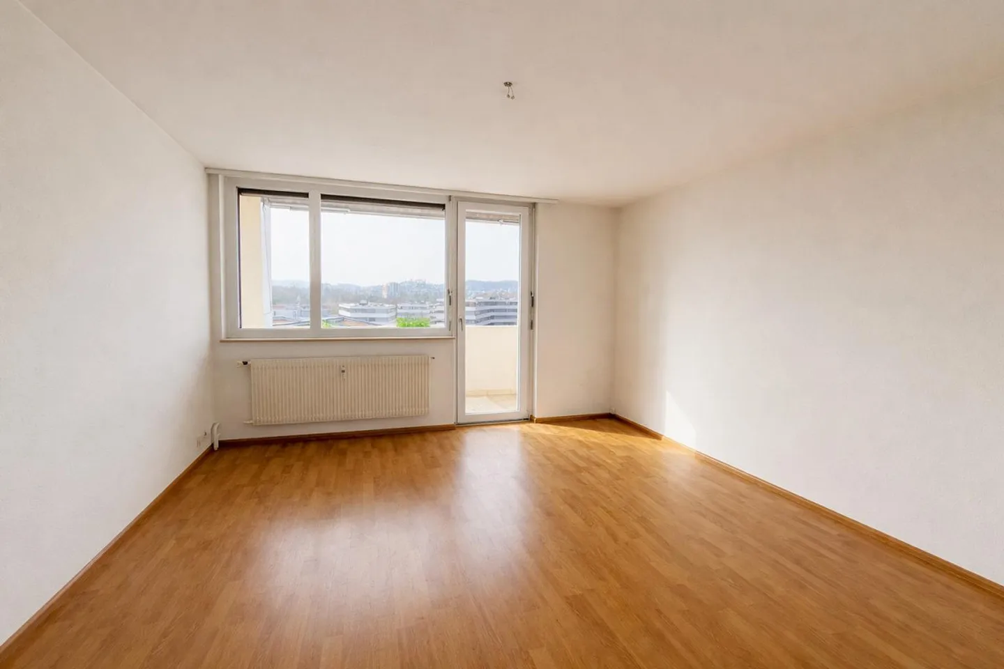 Appartement 3 pièces avec cuisine moderne et rénovée à Arlesheim - Photo 4 sur 9