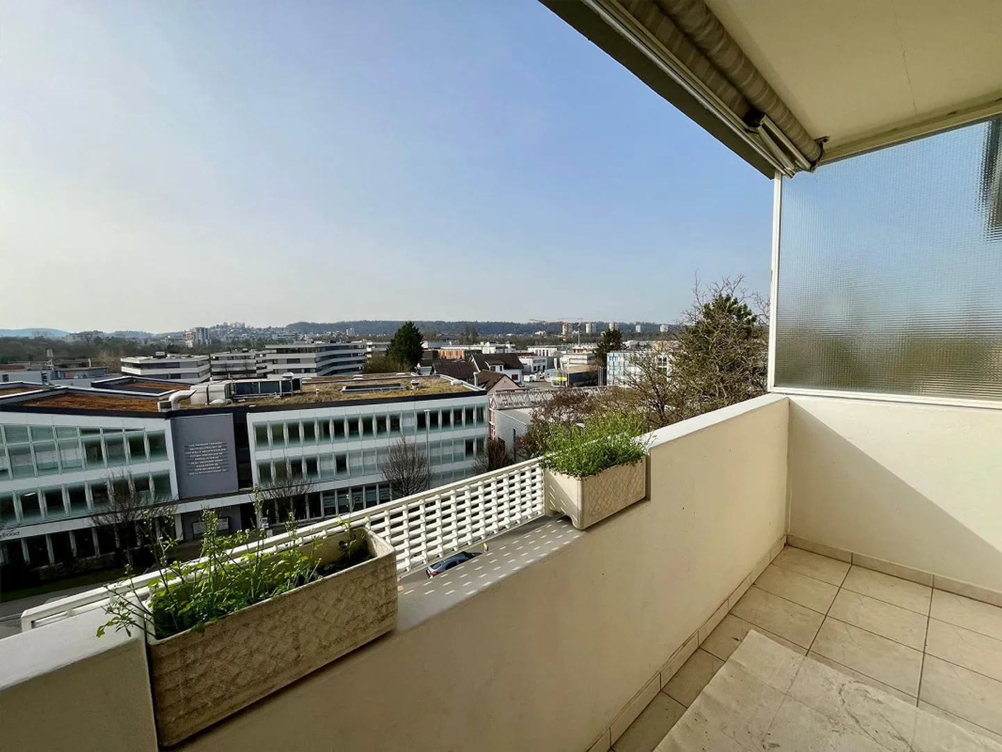 Appartement 3 pièces avec cuisine moderne et rénovée à Arlesheim - Photo 5 sur 9