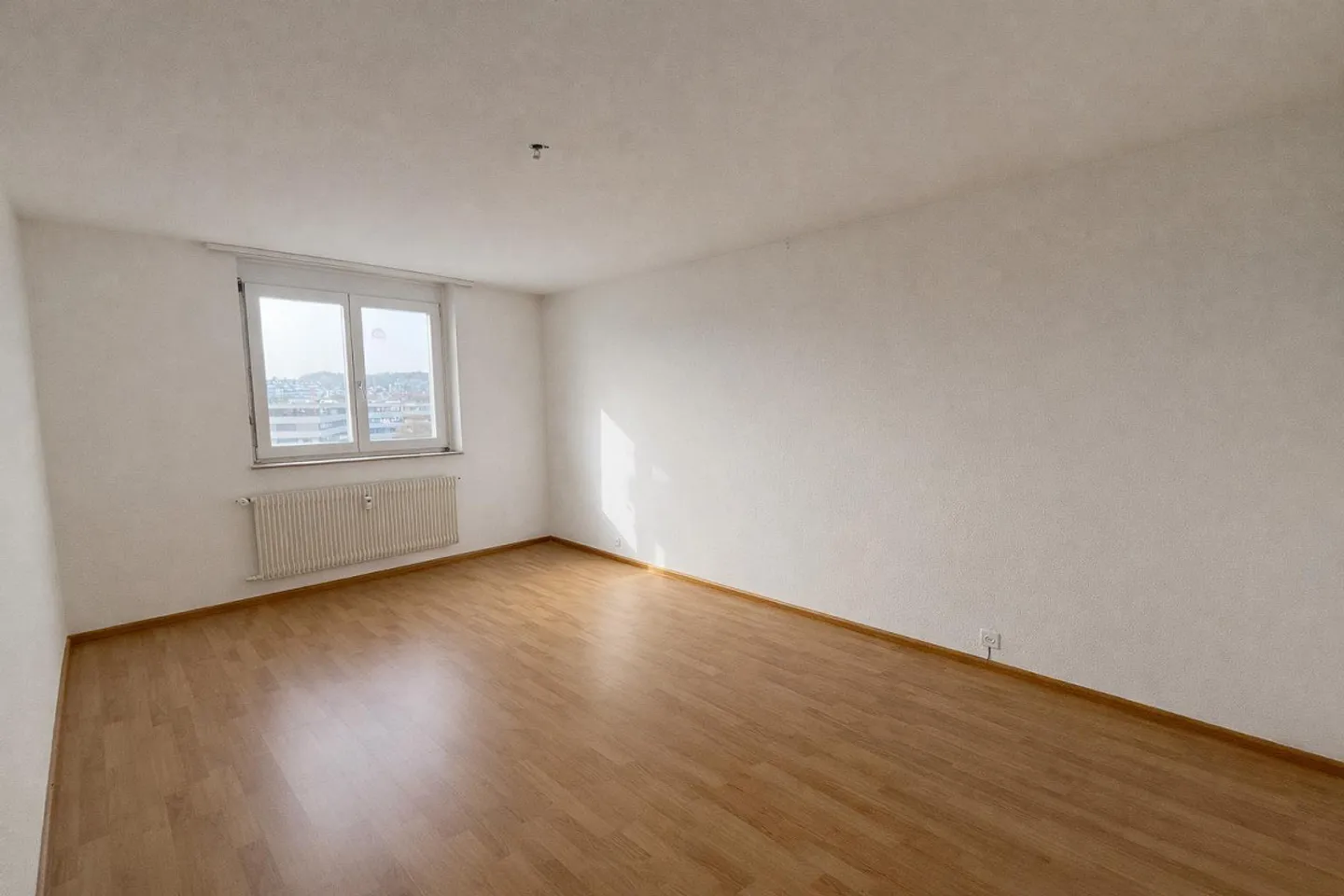 Appartement 3 pièces avec cuisine moderne et rénovée à Arlesheim - Photo 6 sur 9