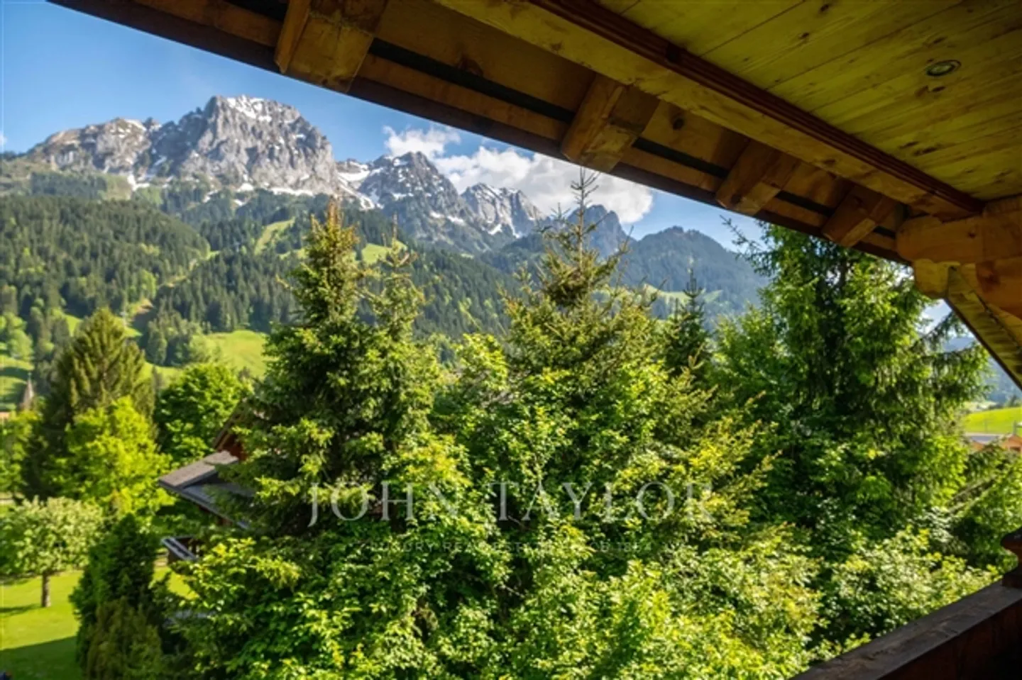 Chalet traditionnel avec jardin charmant - Photo 3 sur 20