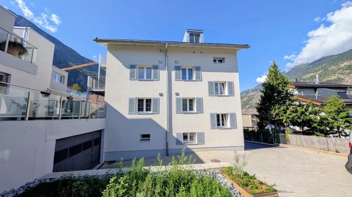 Appartement en penthouse de 2,5 pièces au centre de Brig-Glis - Photo 3 sur 10