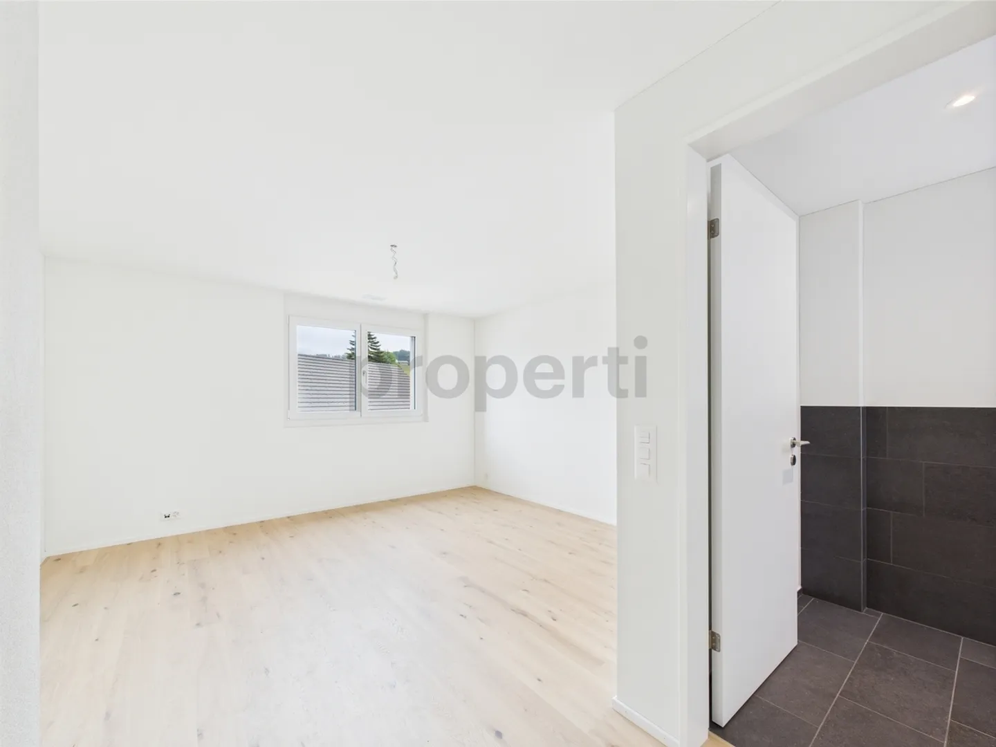 Moderne 4.5-Zimmer-Wohnung im familienfreundlichen Quartier in Gommiswald - Foto 4 von 13