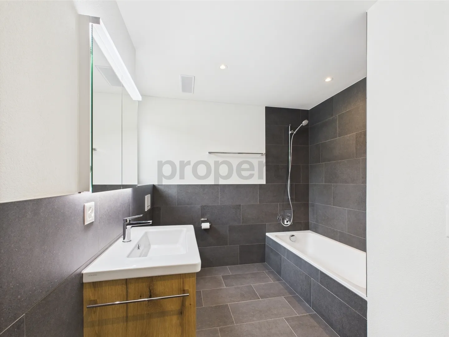 Moderne 4.5-Zimmer-Wohnung im familienfreundlichen Quartier in Gommiswald - Foto 9 von 13