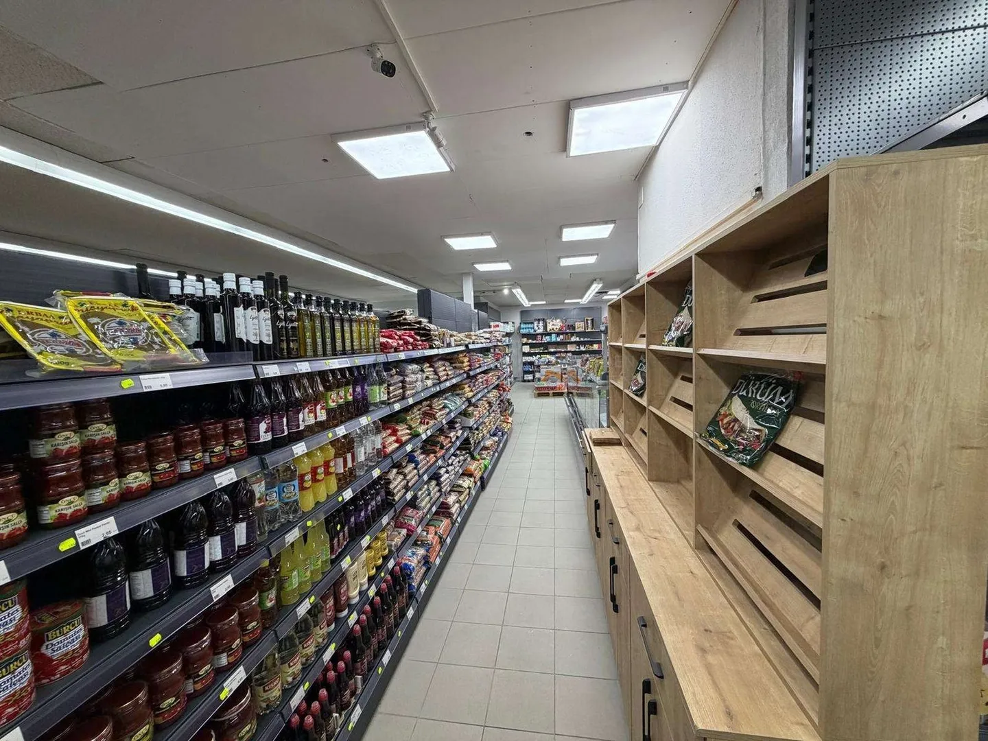 Ready-to-go neighborhood store with inventory? Best location for sustainable revenue - Photo 9 of 9