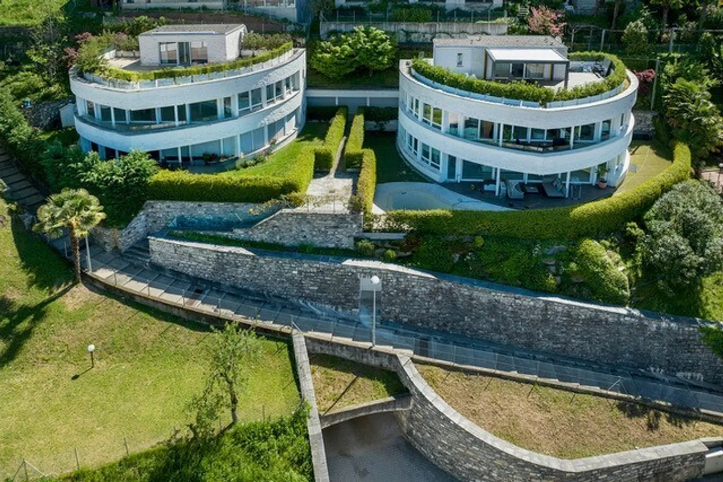 Maison jumelée exclusive qui s'intègre parfaitement dans la structure urbaine. - Photo 1 sur 10
