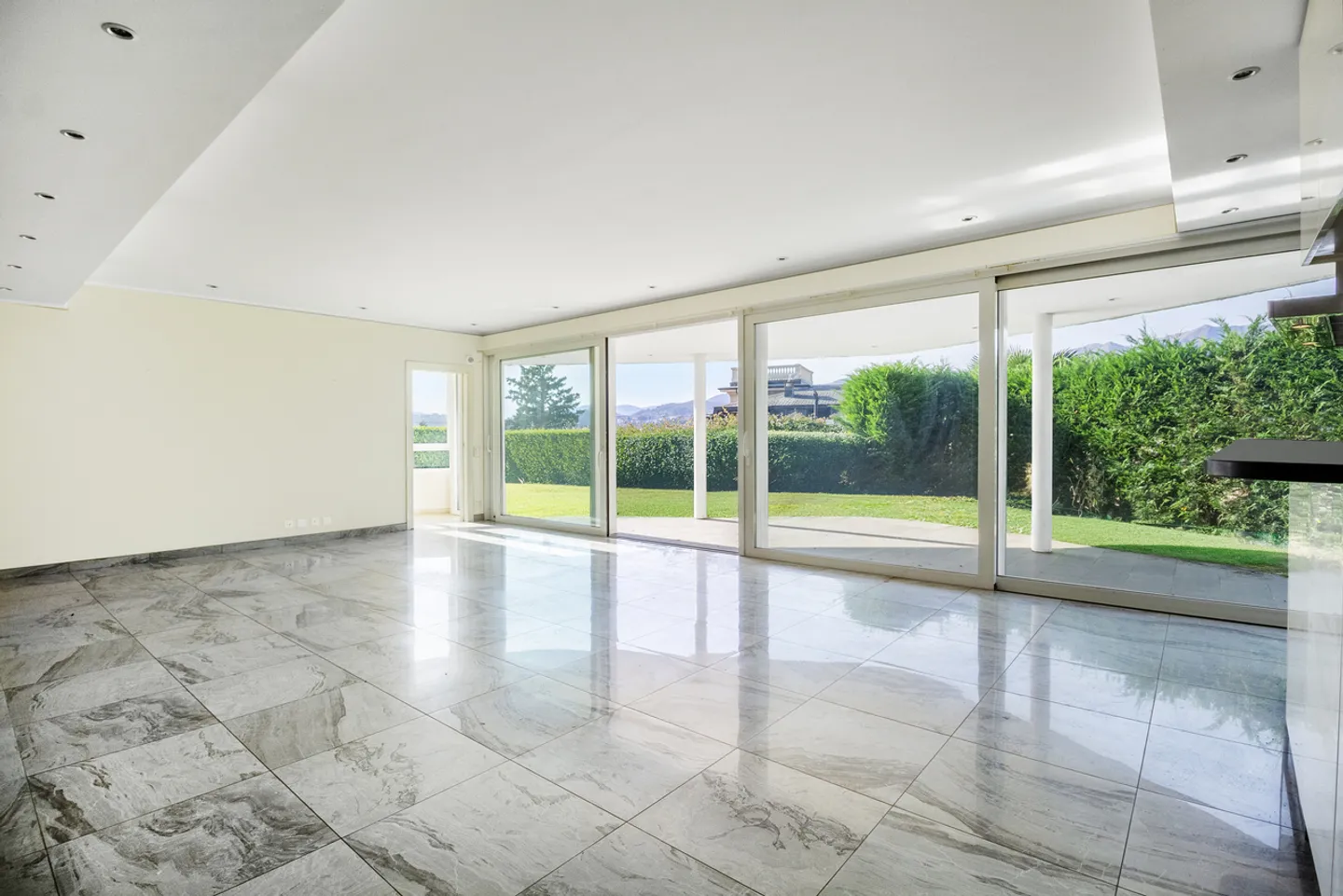 Maison jumelée exclusive qui s'intègre parfaitement dans la structure urbaine. - Photo 5 sur 10