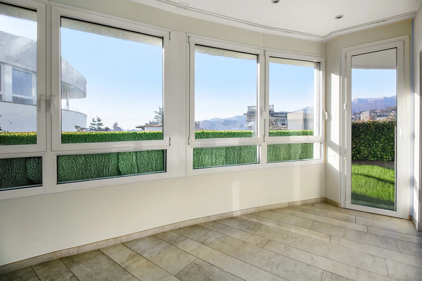 Maison jumelée exclusive qui s'intègre parfaitement dans la structure urbaine. - Photo 7 sur 10