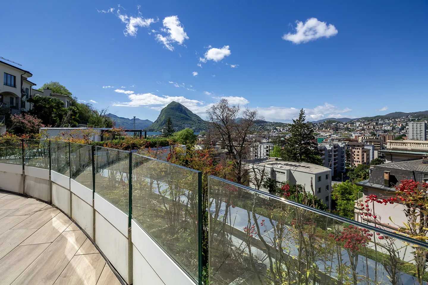 Maison jumelée exclusive qui s'intègre parfaitement dans la structure urbaine. - Photo 8 sur 10