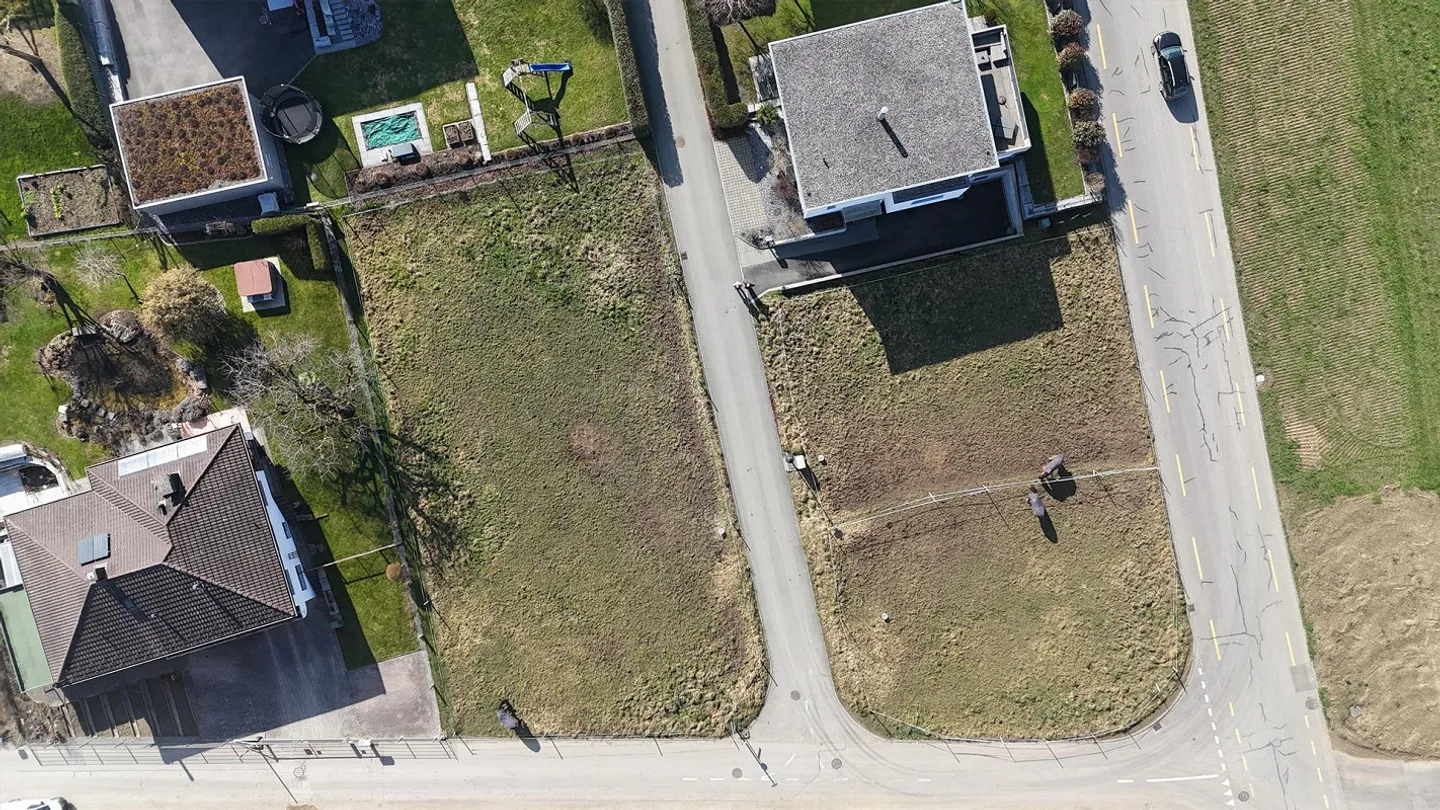 Espace pour votre maison de rêve dans un quartier résidentiel calme - Photo 1 sur 3