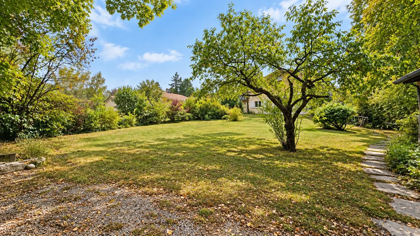 Raro appartamento di 5 stanze con giardino privato di 500 m² - Foto 2 di 10