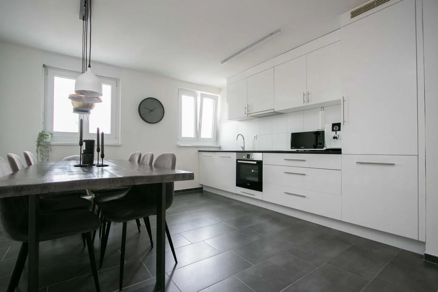 Appartamento moderno con balcone sul verde - Foto 1 di 8