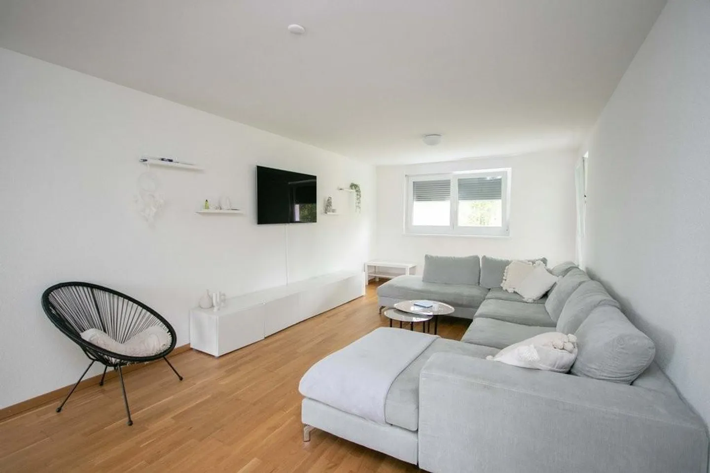 Appartamento moderno con balcone sul verde - Foto 2 di 8