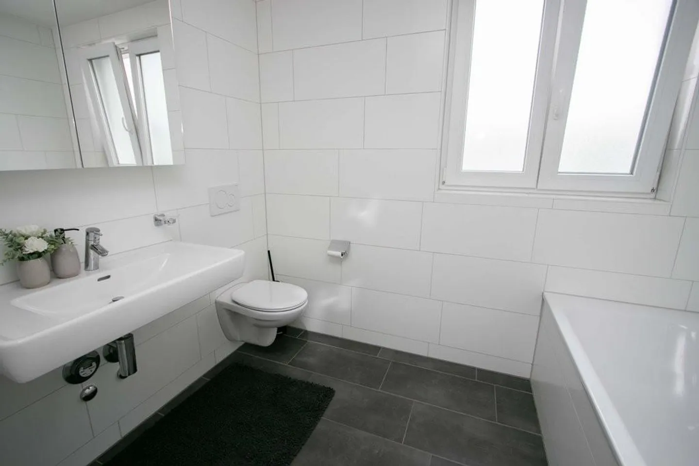 Appartamento moderno con balcone sul verde - Foto 4 di 8