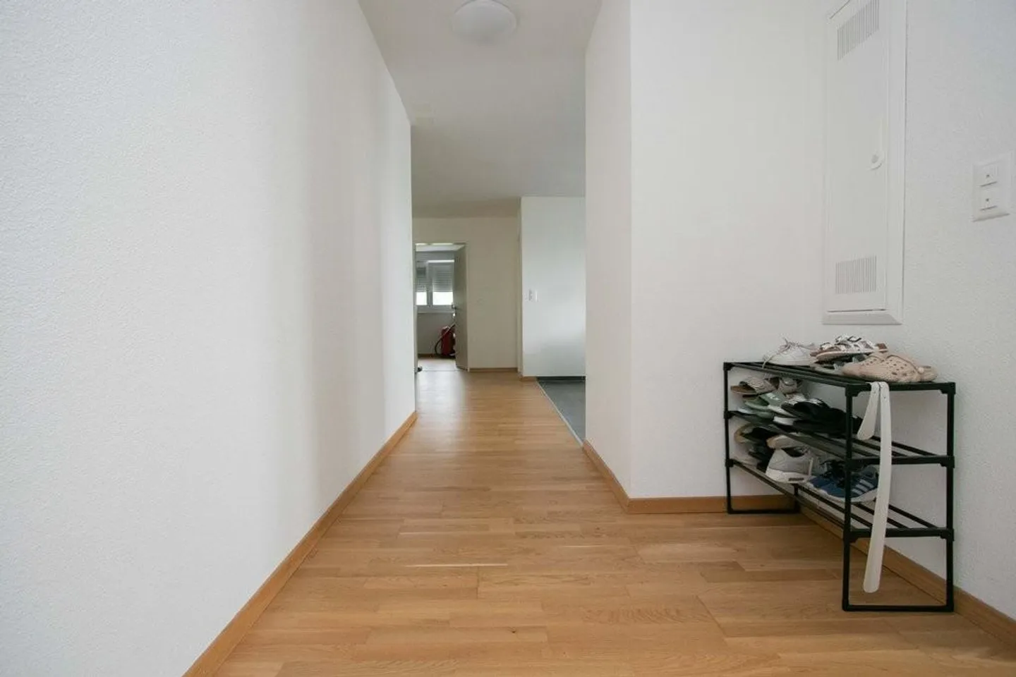 Appartamento moderno con balcone sul verde - Foto 5 di 8