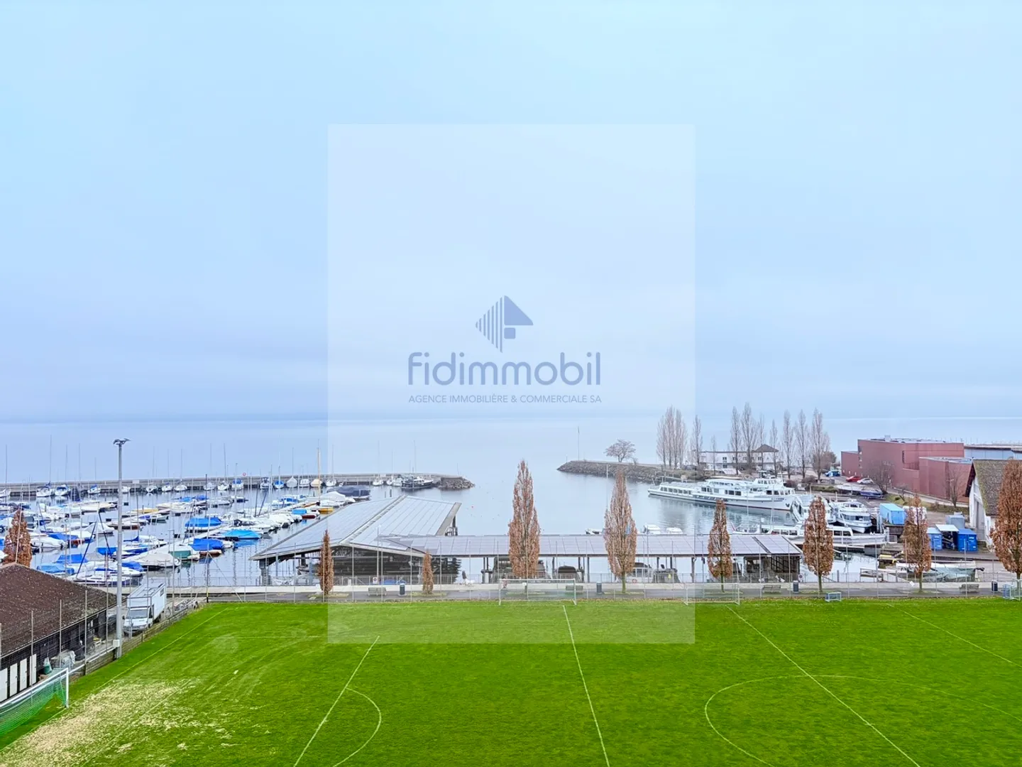 Magnificent 3-room apartment with stunning lake view - Photo 1 of 8