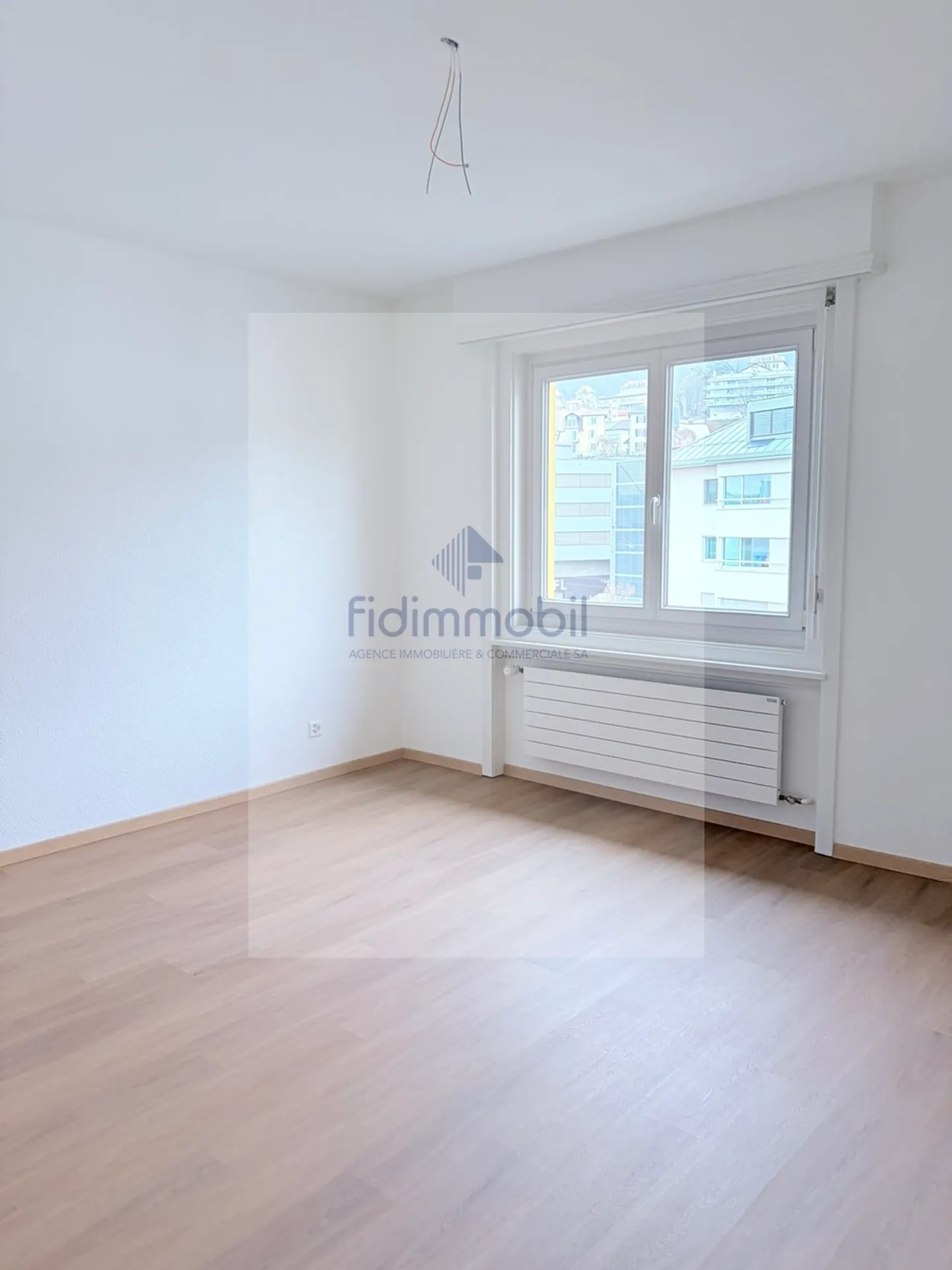 Magnificent 3-room apartment with stunning lake view - Photo 3 of 8