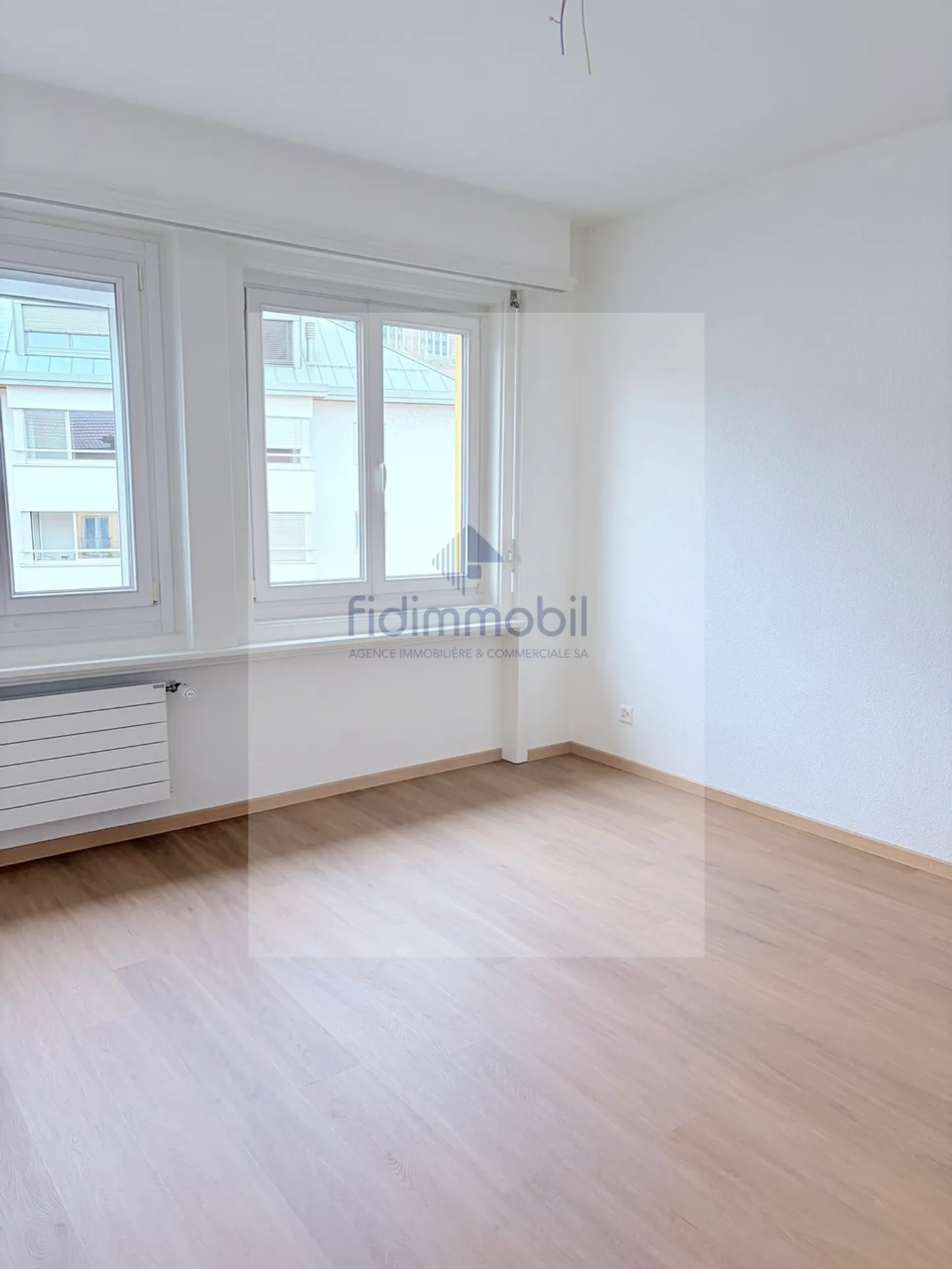 Magnificent 3-room apartment with stunning lake view - Photo 7 of 8