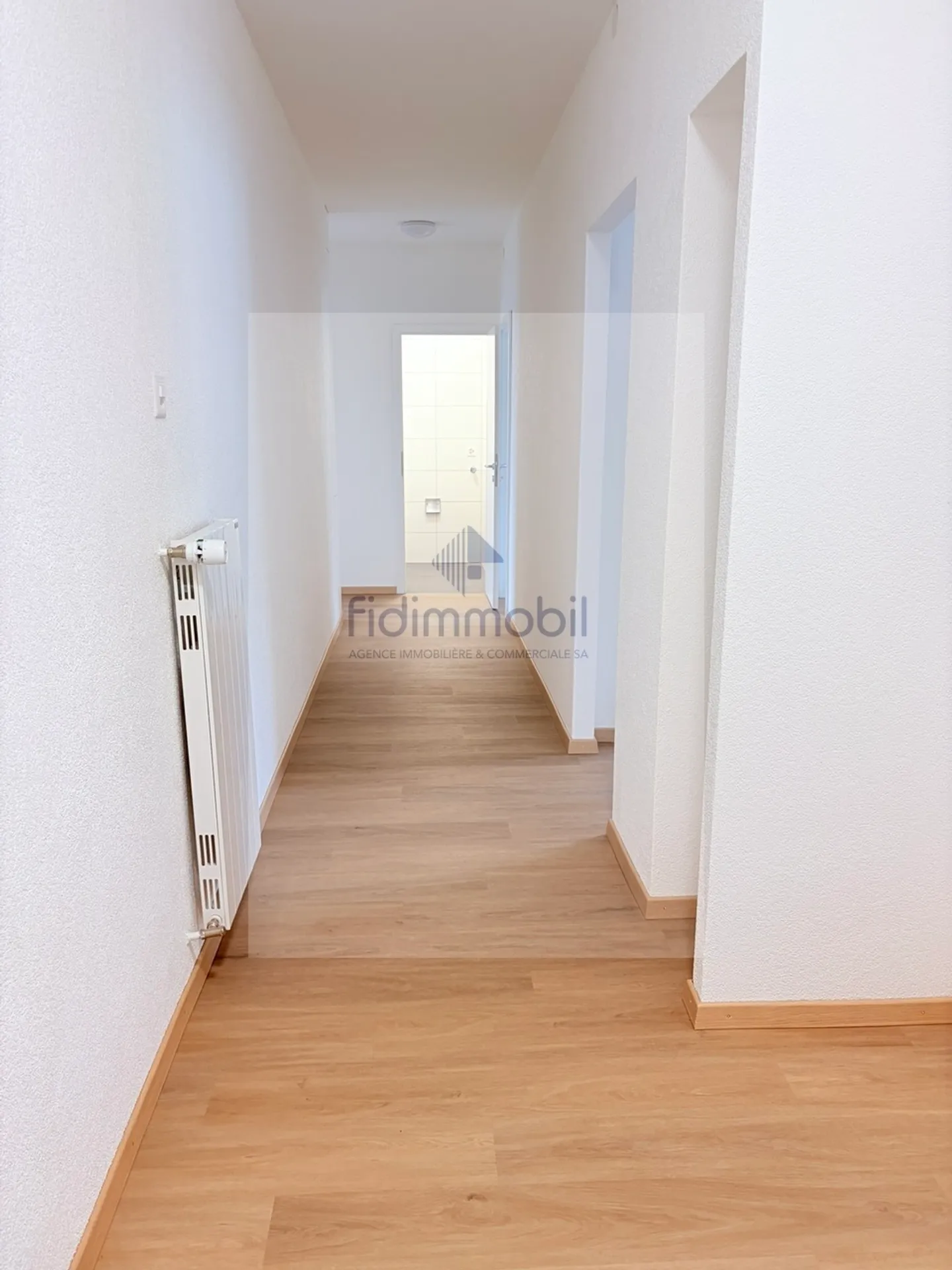 Magnificent 3-room apartment with stunning lake view - Photo 8 of 8