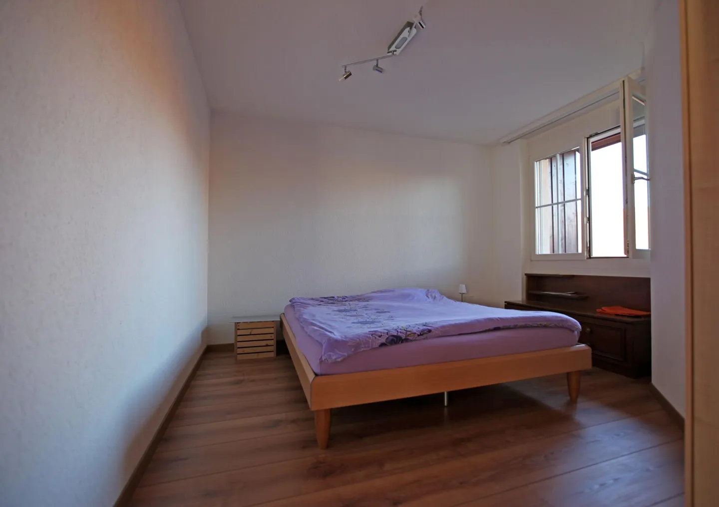 Appartamento luminoso e spazioso di 3,5 stanze con due balconi - Foto 4 di 10