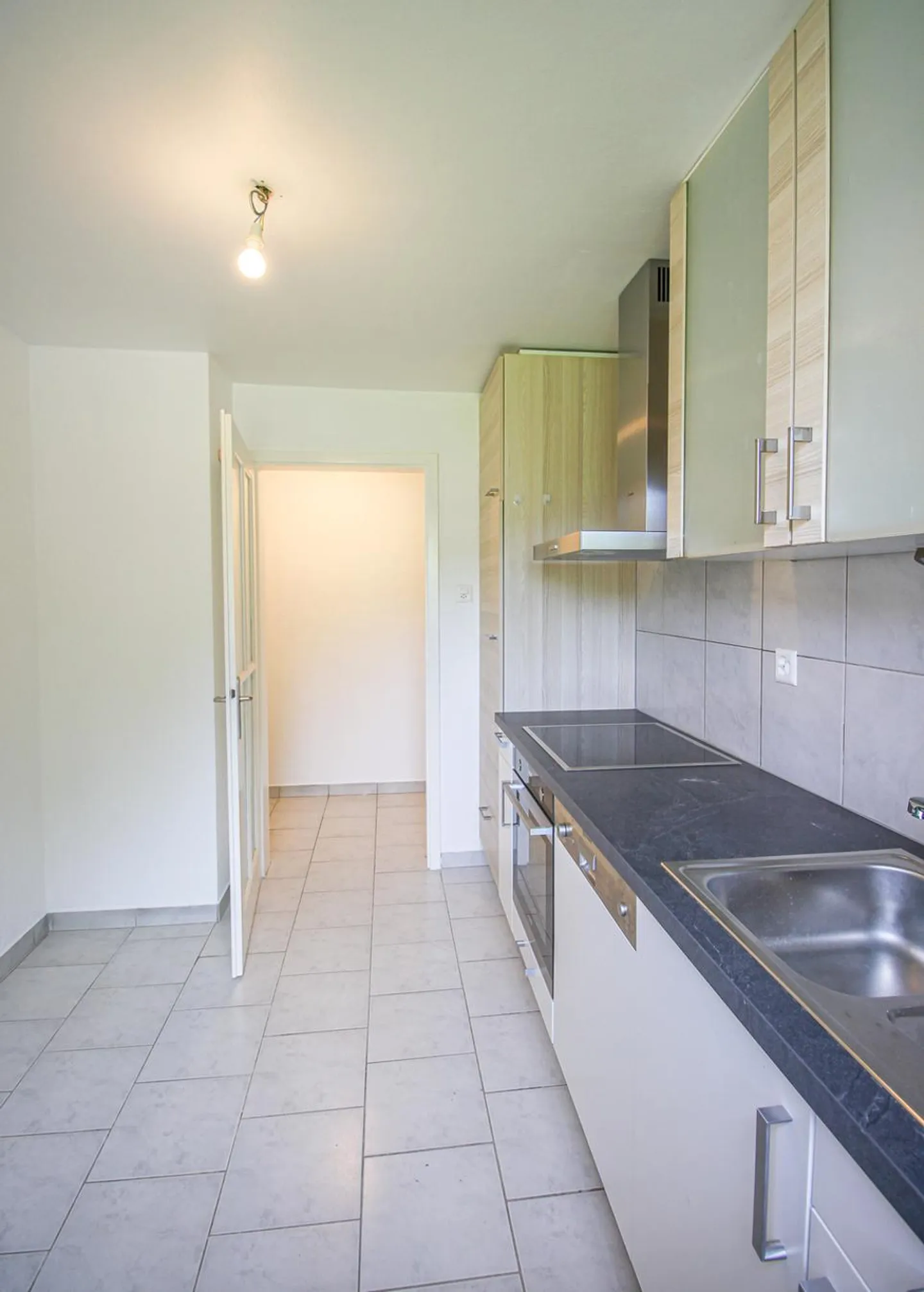 3.5-room apartment on the 2nd floor with balcony - Photo 3 of 8