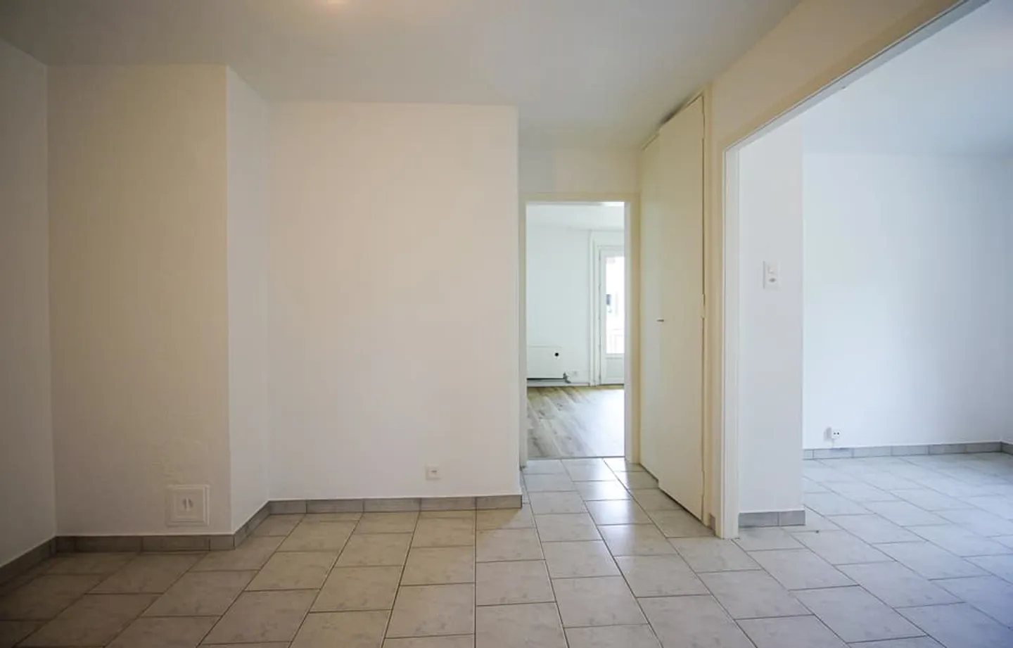 3.5-room apartment on the 2nd floor with balcony - Photo 4 of 8
