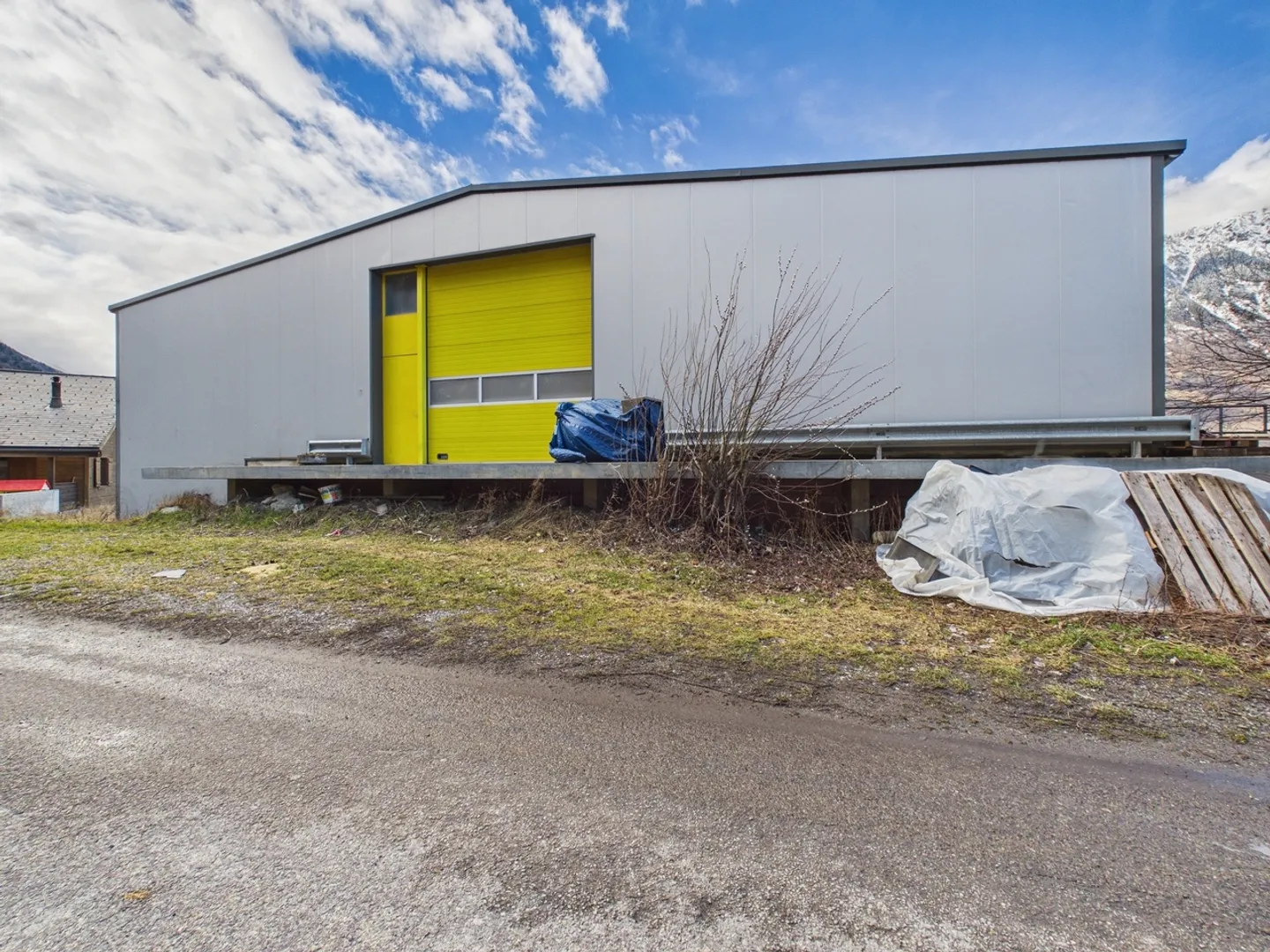 Halle, Mietwohnung & Unternehmen - Komplettpaket - Foto 2 di 6